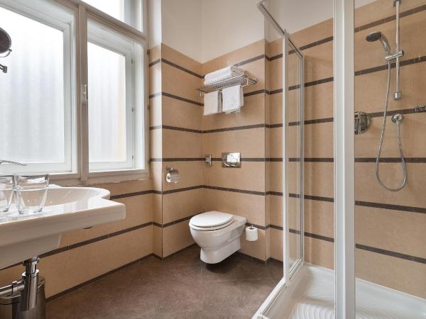 EA Hotel Downtown : photo 2 de la chambre chambre double exécutive