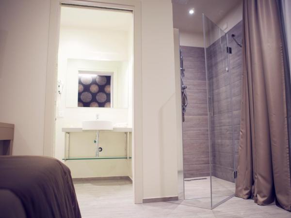 L'Hotel : photo 5 de la chambre chambre double ou lits jumeaux supérieure