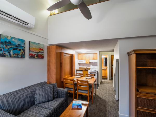 Whistler Village Inn & Suites : photo 2 de la chambre suite loft queen