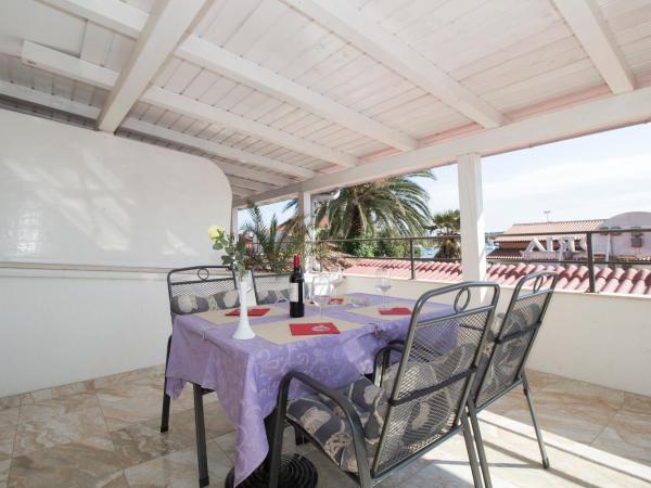 Rooms and apartments PALMA B&B : photo 10 de la chambre chambre quadruple - vue sur mer