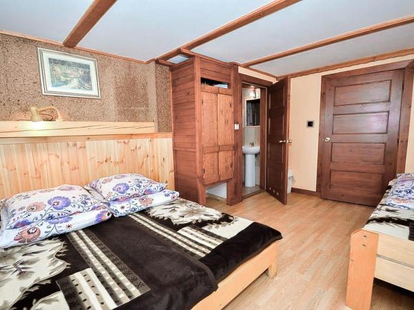 Dom wypoczynkowy Stoch Mądry : photo 8 de la chambre chambre triple avec salle de bains