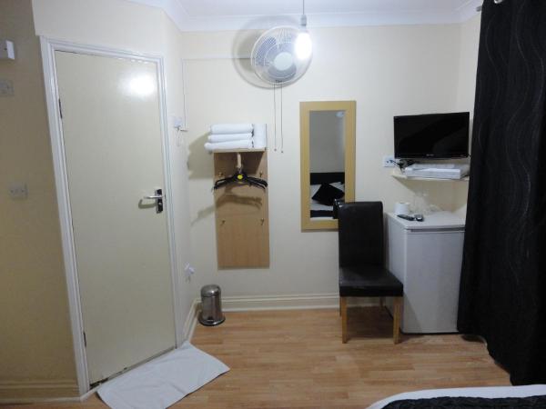 City View Hotel - Roman Road Market : photo 6 de la chambre chambre triple standard