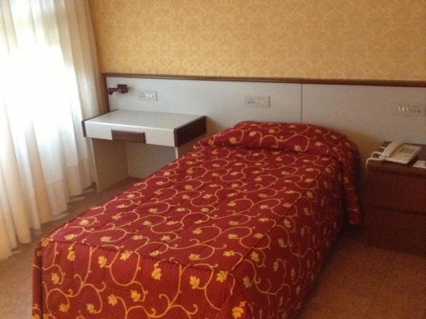 Hotel Maxim : photo 3 de la chambre chambre double - occupation simple