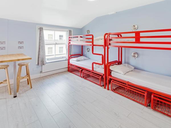 Astor Kensington Hostel : photo 3 de la chambre lit dans dortoir mixte de 8 lits avec salle de bains privative