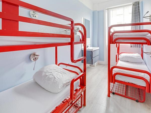 Astor Kensington Hostel : photo 2 de la chambre lit dans dortoir mixte de 4 lits avec salle de bains privative