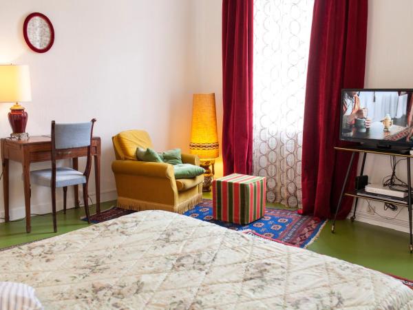 46FM : Montauban Guest House : photo 2 de la chambre chambre double avec salle de bains privative
