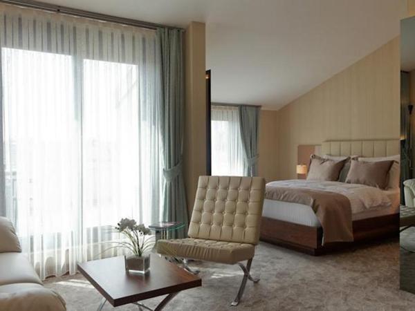 Inera Hotel Pendik : photo 8 de la chambre suite lit king-size avec balcon