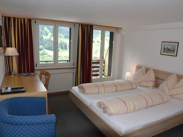 Hotel Tschuggen : photo 6 de la chambre chambre double avec balcon et vue sue l'eiger