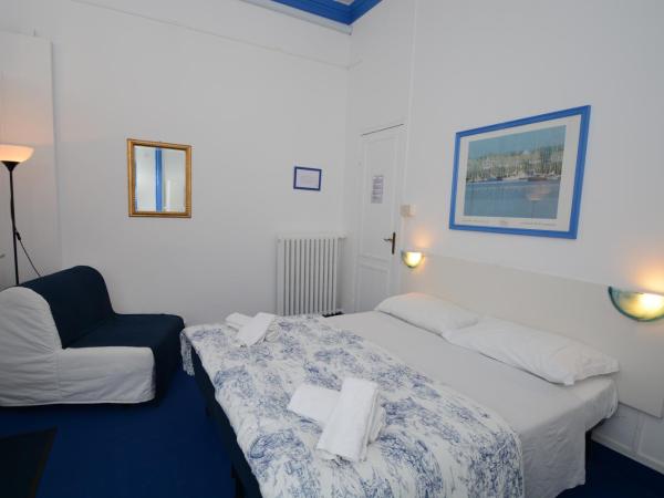 Olympia Hotel : photo 9 de la chambre chambre double ou lits jumeaux avec salle de bains