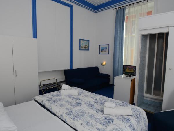 Olympia Hotel : photo 8 de la chambre chambre double ou lits jumeaux avec salle de bains