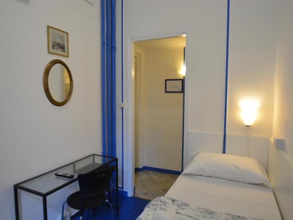 Olympia Hotel : photo 7 de la chambre petite chambre simple