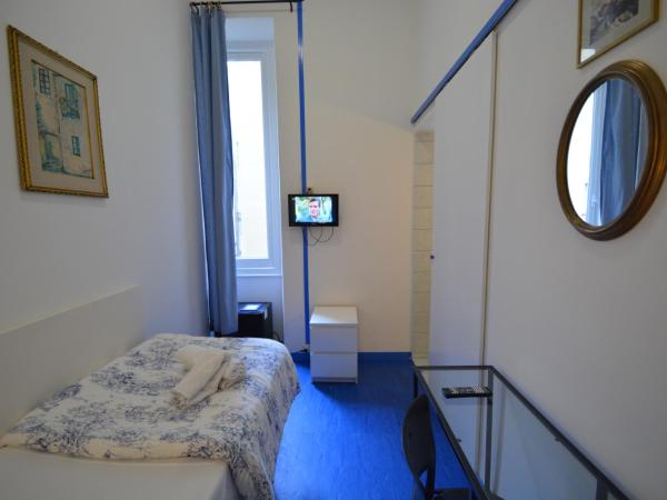 Olympia Hotel : photo 8 de la chambre petite chambre simple