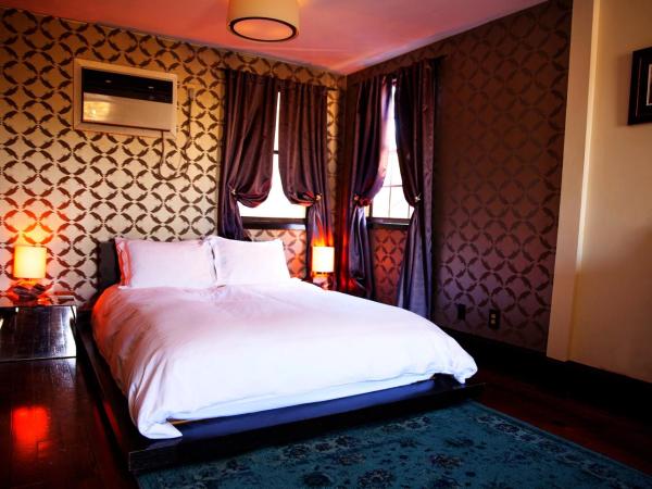 Royal Street Inn & Bar : photo 2 de la chambre suite lit queen-size deluxe