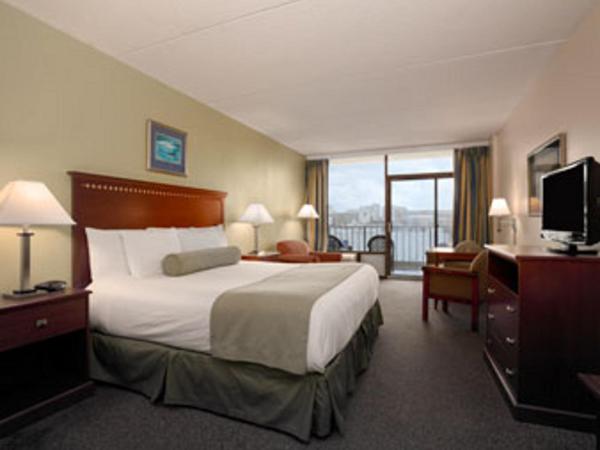 Days Inn by Wyndham Virginia Beach At The Beach : photo 1 de la chambre chambre lit king-size - non-fumeurs