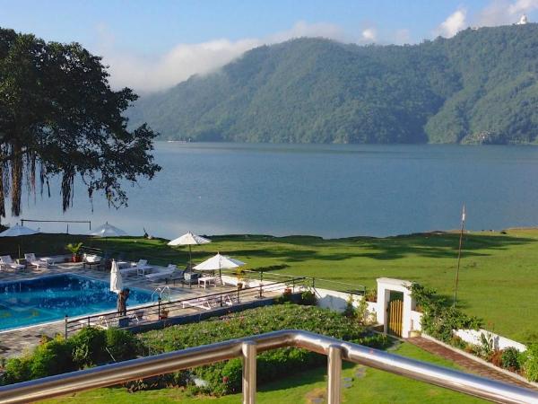 Waterfront Resort by KGH Group : photo 7 de la chambre deluxe double room with lake view, balcony