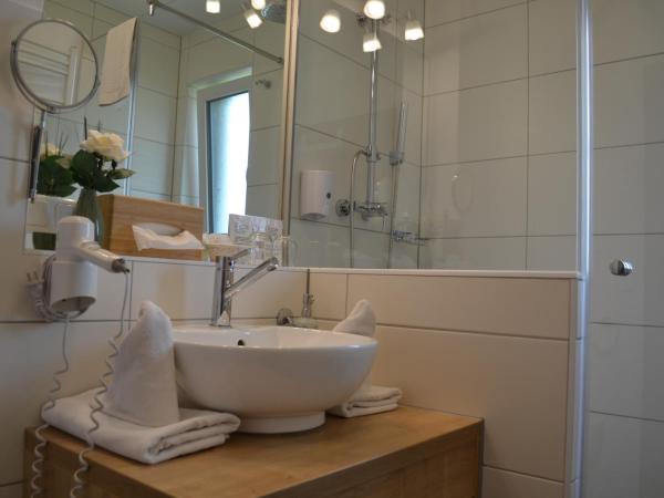 Pension Ballwein : photo 5 de la chambre chambre double avec balcon ou terrasse