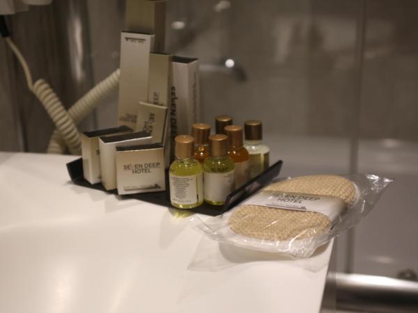 Seven Deep Hotel : photo 2 de la chambre petite chambre simple