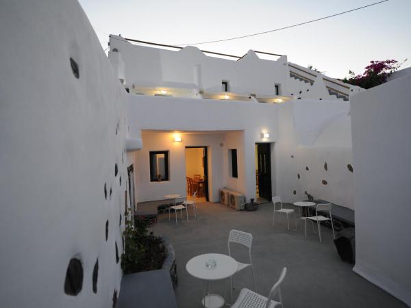 Manias Fira Residences : photo 2 de la chambre chambre double standard