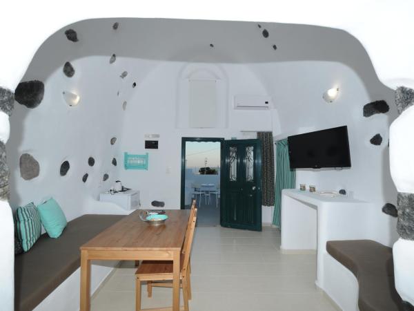 Manias Fira Residences : photo 6 de la chambre chambre double deluxe - vue sur mer