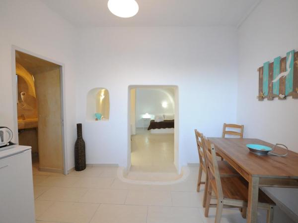 Manias Fira Residences : photo 2 de la chambre appartement troglodyte