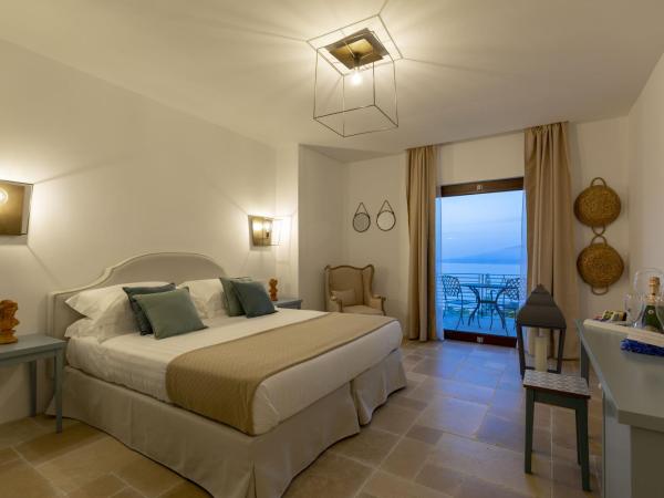 Romantic Relais Sorrento : photo 7 de la chambre chambre double ou lits jumeaux deluxe - vue sur mer