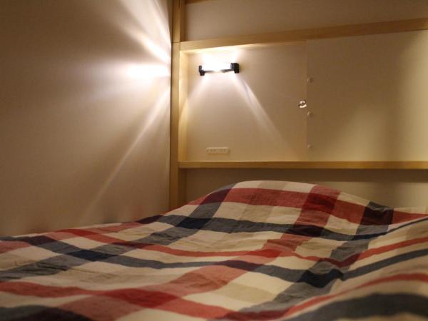 Santiago Guesthouse Kyoto : photo 8 de la chambre lits superposés dans un dortoir féminin de 12 lits avec salle de bains commune - non-fumeurs