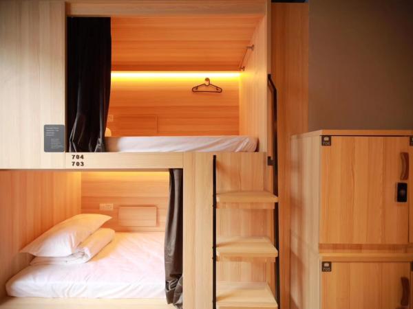 Chengdu Desti Youth Park Hostel Chunxi Road : photo 1 de la chambre lit dans dortoir pour hommes de 8 lits