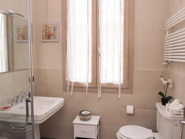 Florence Shabby Chic Home : photo 3 de la chambre chambre quadruple confort avec salle de bains privative séparée