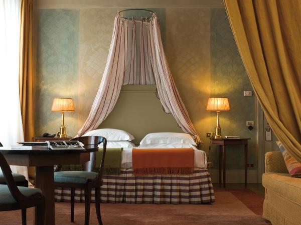 Antica Torre Di Via Tornabuoni 1 : photo 1 de la chambre chambre de luxe double ou lits jumeaux avec baignoire spa