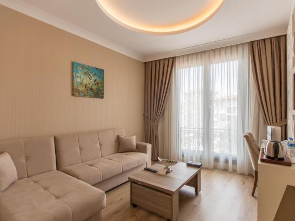 The Grand Mira Business Hotel : photo 3 de la chambre suite deluxe avec baignoire spa