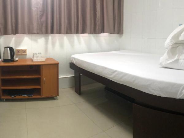 Hung Fai Guest House : photo 1 de la chambre chambre triple