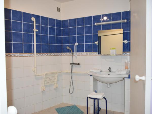 Le Fangassier : photo 4 de la chambre chambre lits jumeaux pour personnes à mobilité réduite