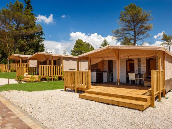 Mobile Homes Camping Santa Marina, Lanterna : photo 1 de la chambre tente familiale 2 chambres avec terrasse