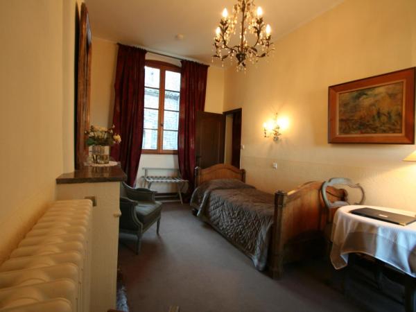 Hostellerie Le Beffroi : photo 6 de la chambre chambre triple