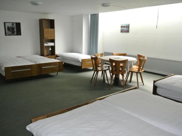 Hostel Casa Franco : photo 2 de la chambre chambre sextuple avec salle de bains commune