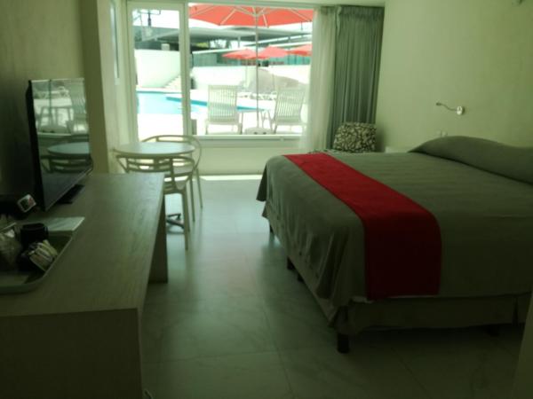 We Hotel Acapulco : photo 8 de la chambre chambre lit king-size - vue sur piscine 