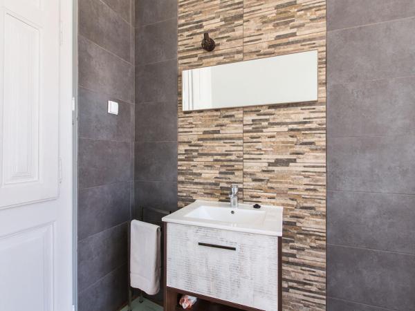 Faro Cosy Guesthouse : photo 3 de la chambre chambre double avec salle de bains privative extérieure