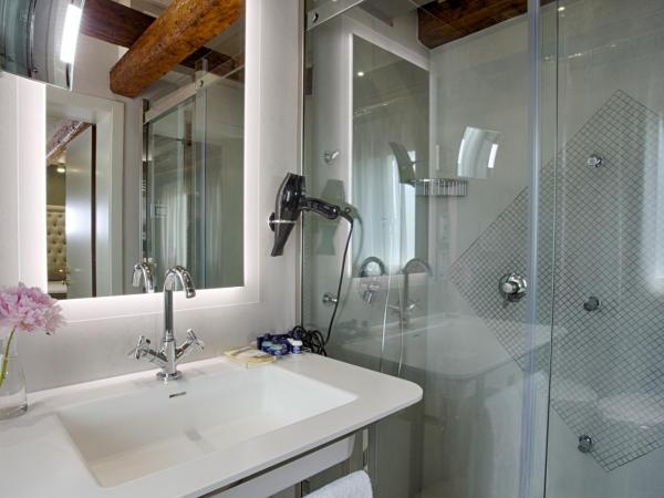 Hotel Santa Chiara : photo 4 de la chambre chambre de luxe double ou lits jumeaux avec vue sur le canal