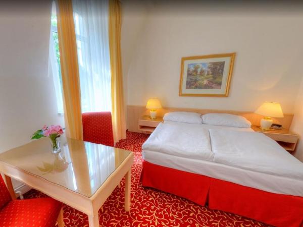 Romania : photo 3 de la chambre chambre triple standard avec vue sur cour