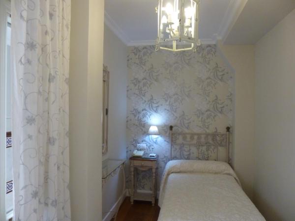 Le Petit Paris : photo 1 de la chambre chambre simple