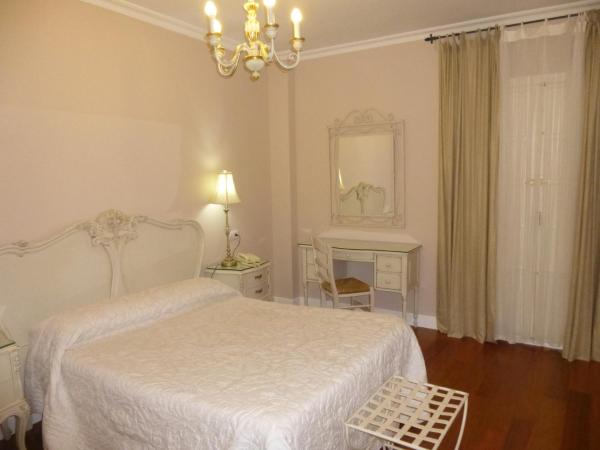 Le Petit Paris : photo 2 de la chambre chambre double ou lits jumeaux