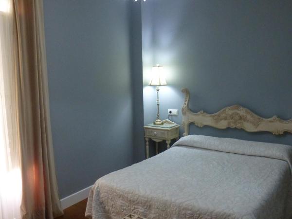 Le Petit Paris : photo 3 de la chambre chambre double ou lits jumeaux