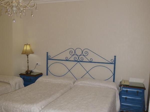 Le Petit Paris : photo 2 de la chambre chambre triple