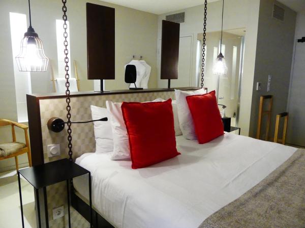 Hotel Pont Levis - Franck Putelat : photo 4 de la chambre chambre double supérieure avec bain à remous 