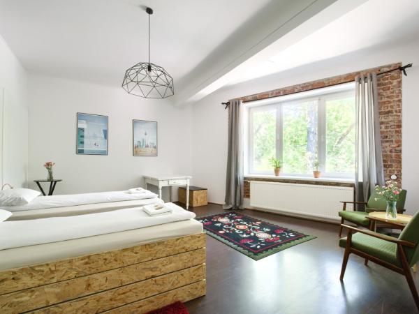 Lull Hostel : photo 2 de la chambre chambre double ou lits jumeaux avec salle de bains privative externe