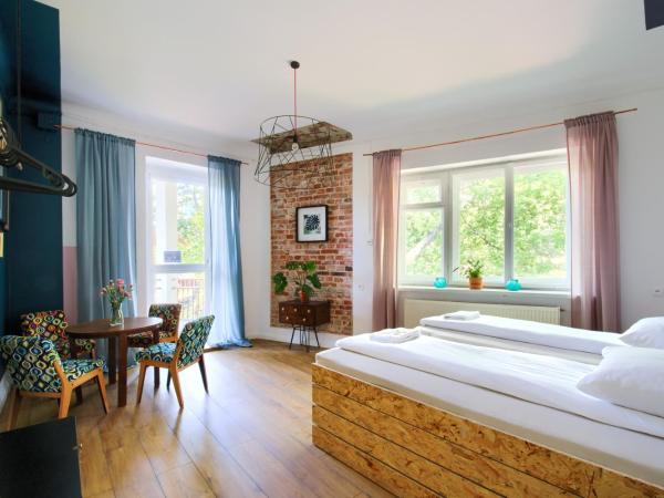 Lull Hostel : photo 1 de la chambre chambre double ou lits jumeaux avec salle de bains commune