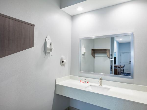 Baymont by Wyndham Houston Hobby Airport : photo 4 de la chambre chambre lit king-size - non-fumeurs