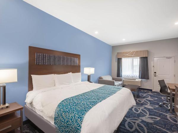 Baymont by Wyndham Houston Hobby Airport : photo 1 de la chambre chambre lit king-size avec baignoire - accessible aux personnes à mobilité réduite/malentendantes - non-fumeurs