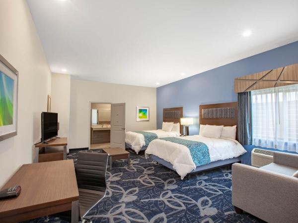 Baymont by Wyndham Houston Hobby Airport : photo 2 de la chambre queen room with two queen beds and bath tub - mobility/hearing accessible - non-smoking