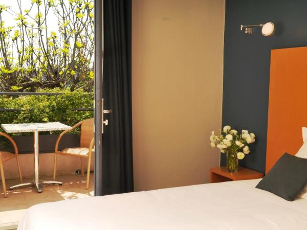Hotel Canal Aigues Mortes : photo 5 de la chambre chambre double supérieure panama - côté canal 